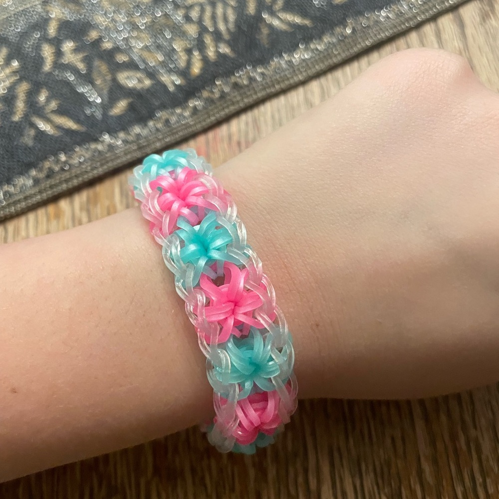 Pink and blue rainbow loom starburst bracelet